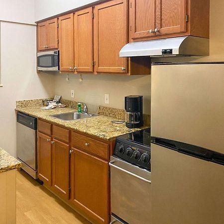Mainstay Suites Middleburg Heights Cleveland Airport Buitenkant foto