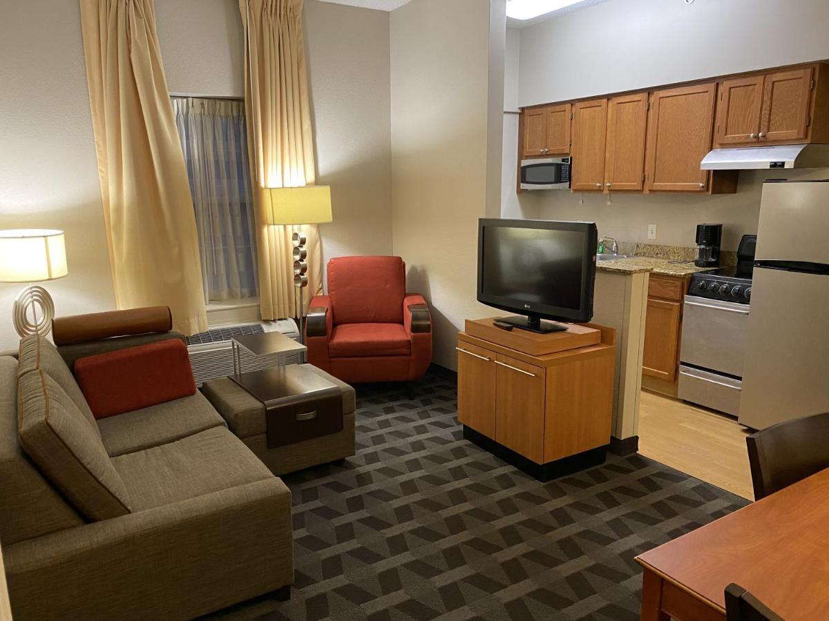 Mainstay Suites Middleburg Heights Cleveland Airport Buitenkant foto
