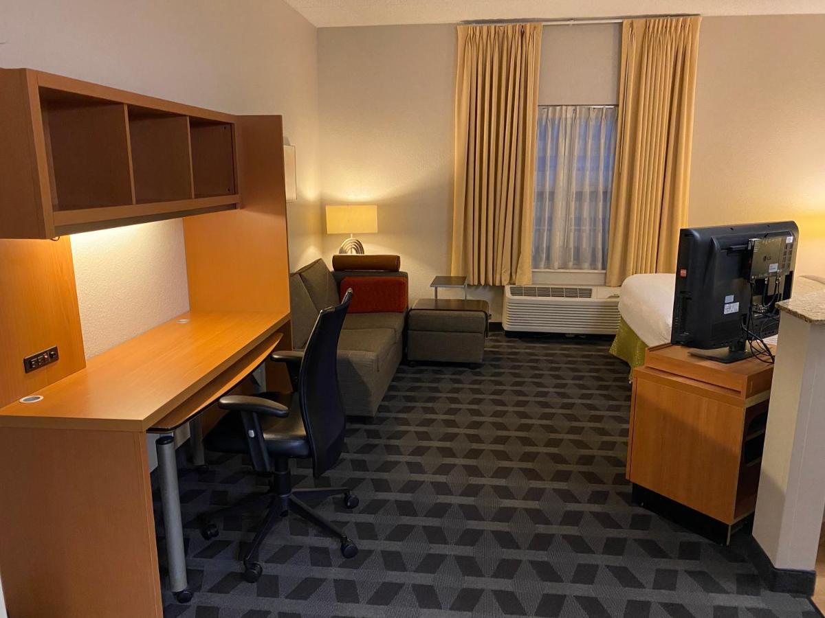 Mainstay Suites Middleburg Heights Cleveland Airport Buitenkant foto