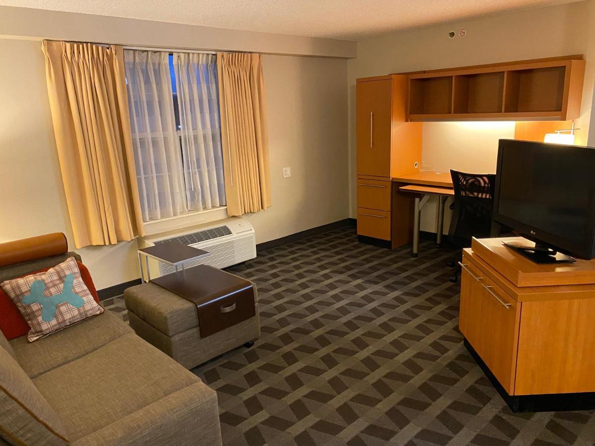 Mainstay Suites Middleburg Heights Cleveland Airport Buitenkant foto