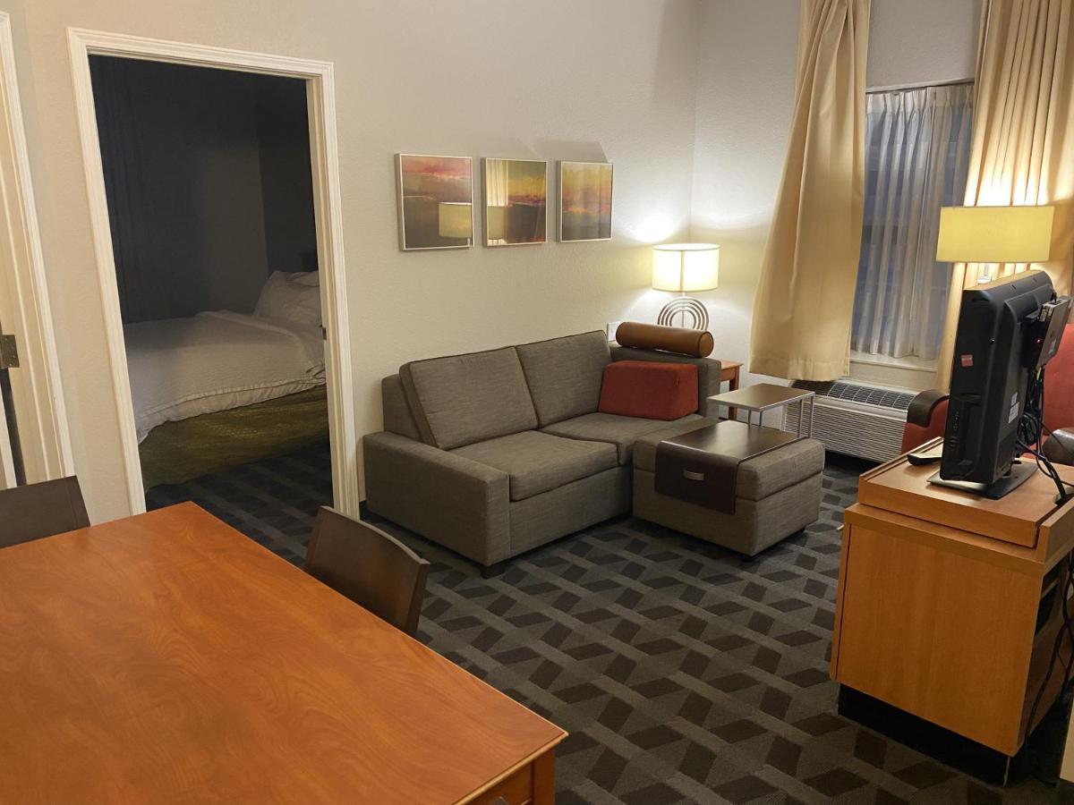 Mainstay Suites Middleburg Heights Cleveland Airport Buitenkant foto