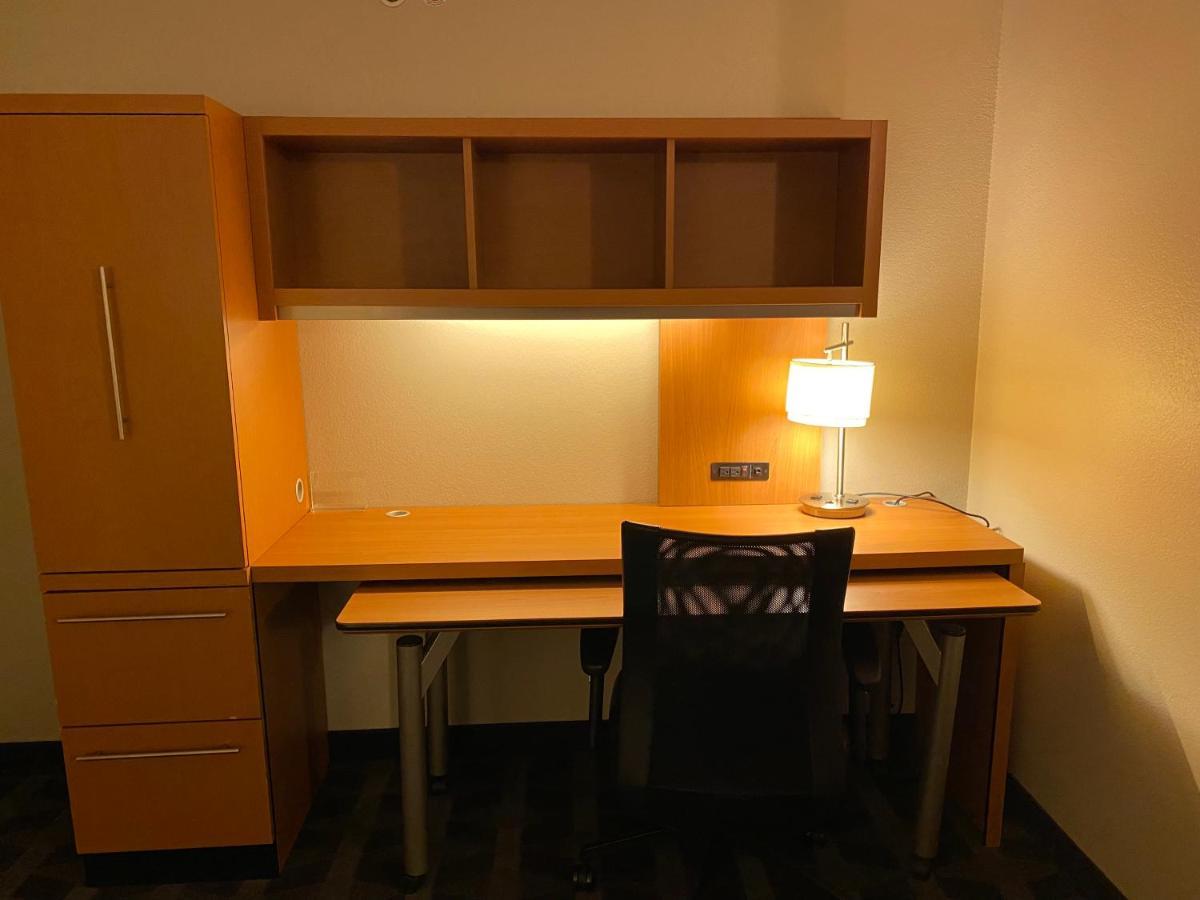 Mainstay Suites Middleburg Heights Cleveland Airport Buitenkant foto
