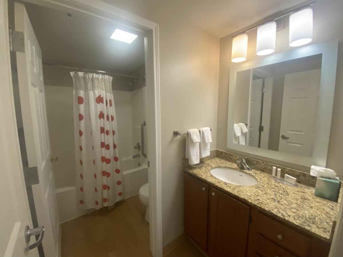 Mainstay Suites Middleburg Heights Cleveland Airport Buitenkant foto