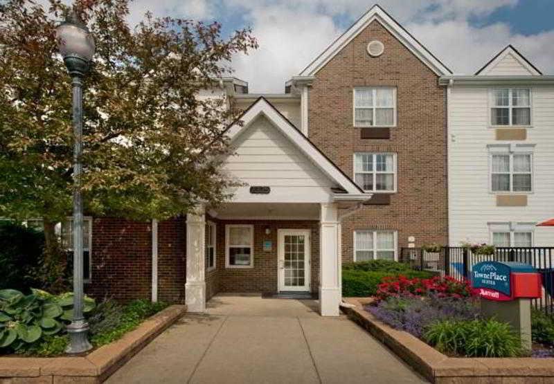 Mainstay Suites Middleburg Heights Cleveland Airport Buitenkant foto