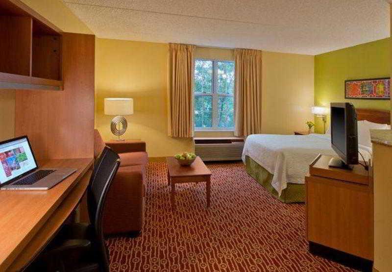 Mainstay Suites Middleburg Heights Cleveland Airport Buitenkant foto