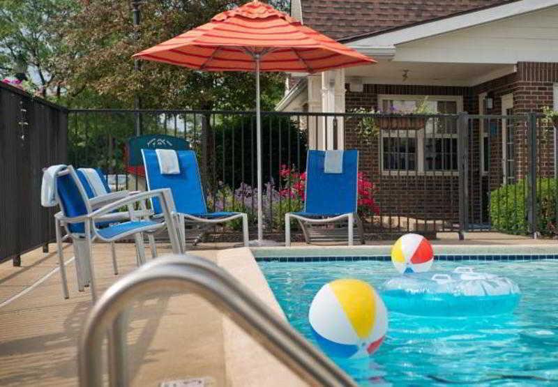 Mainstay Suites Middleburg Heights Cleveland Airport Buitenkant foto