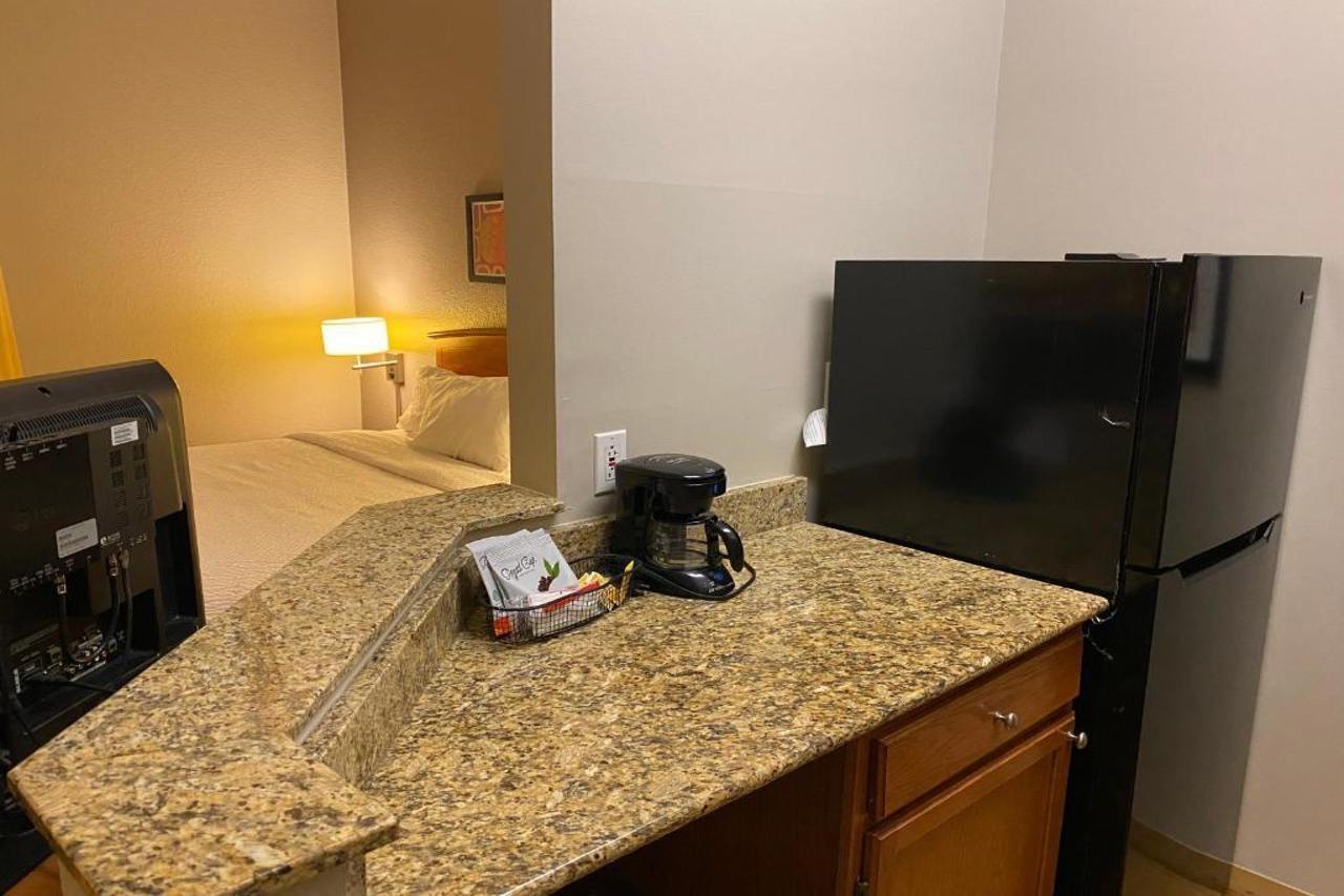 Mainstay Suites Middleburg Heights Cleveland Airport Buitenkant foto