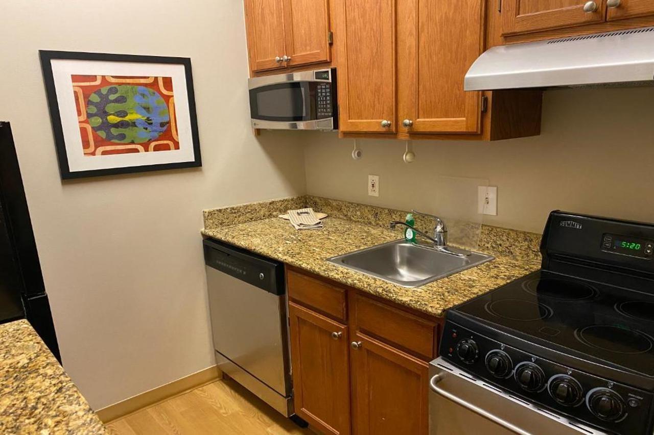 Mainstay Suites Middleburg Heights Cleveland Airport Buitenkant foto