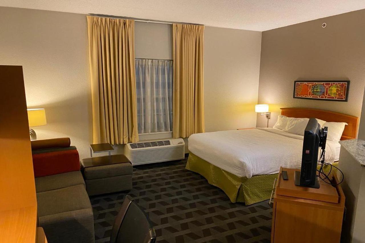 Mainstay Suites Middleburg Heights Cleveland Airport Buitenkant foto