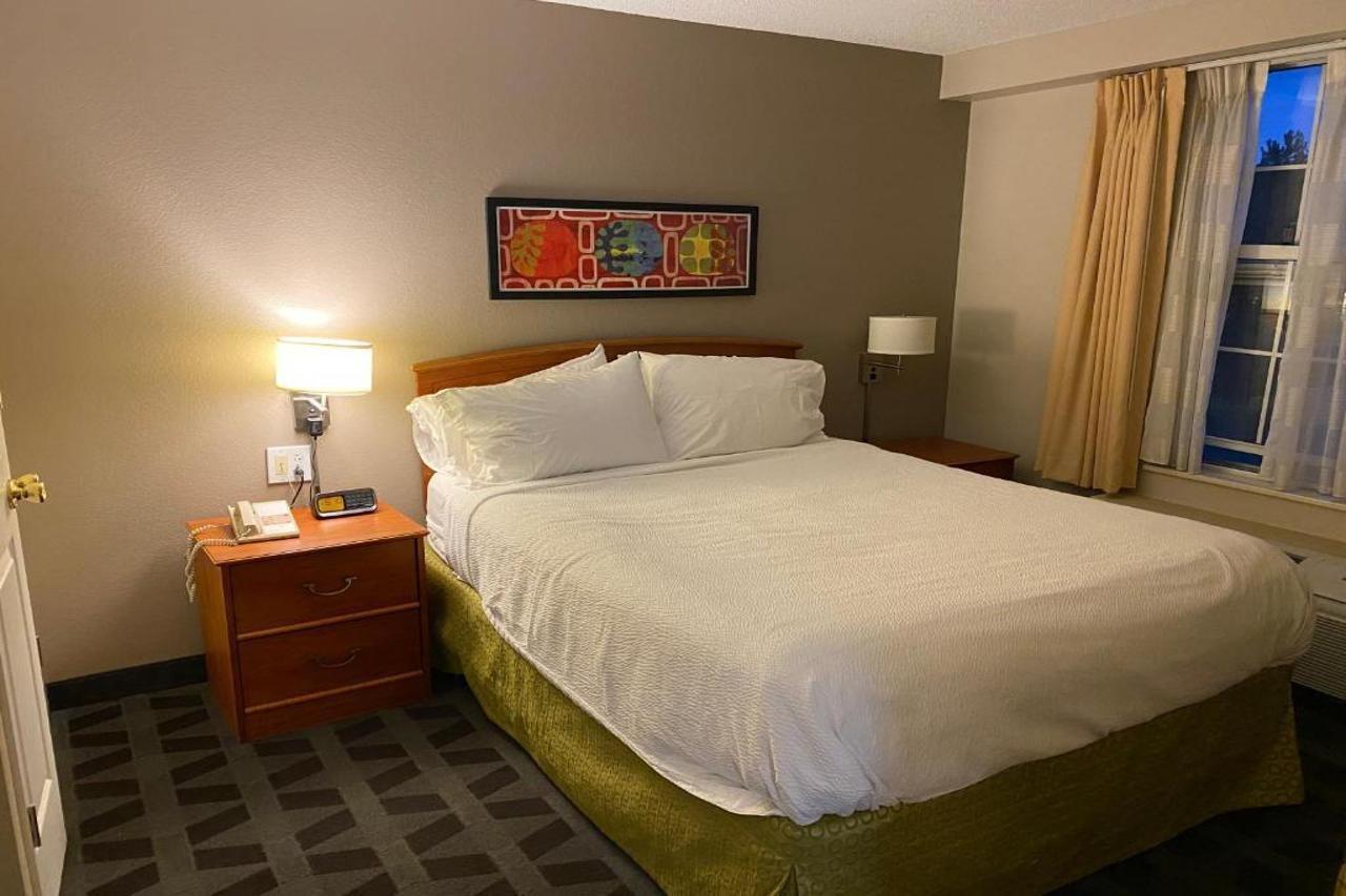 Mainstay Suites Middleburg Heights Cleveland Airport Buitenkant foto