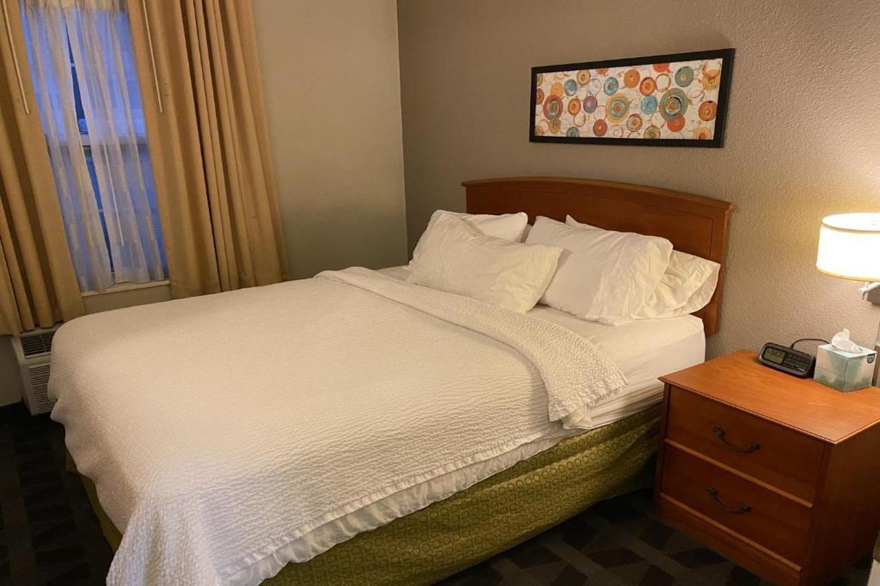 Mainstay Suites Middleburg Heights Cleveland Airport Buitenkant foto
