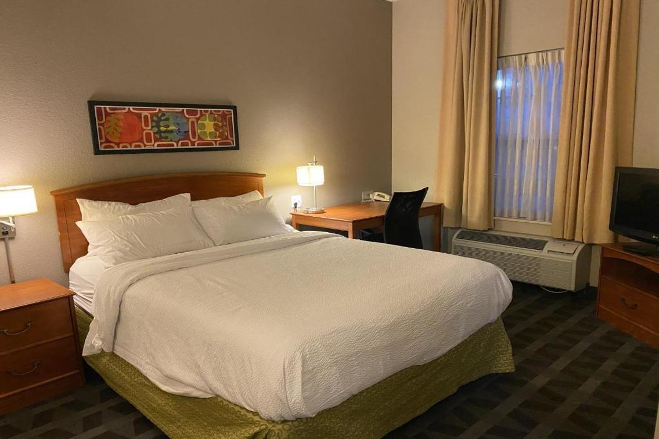 Mainstay Suites Middleburg Heights Cleveland Airport Buitenkant foto
