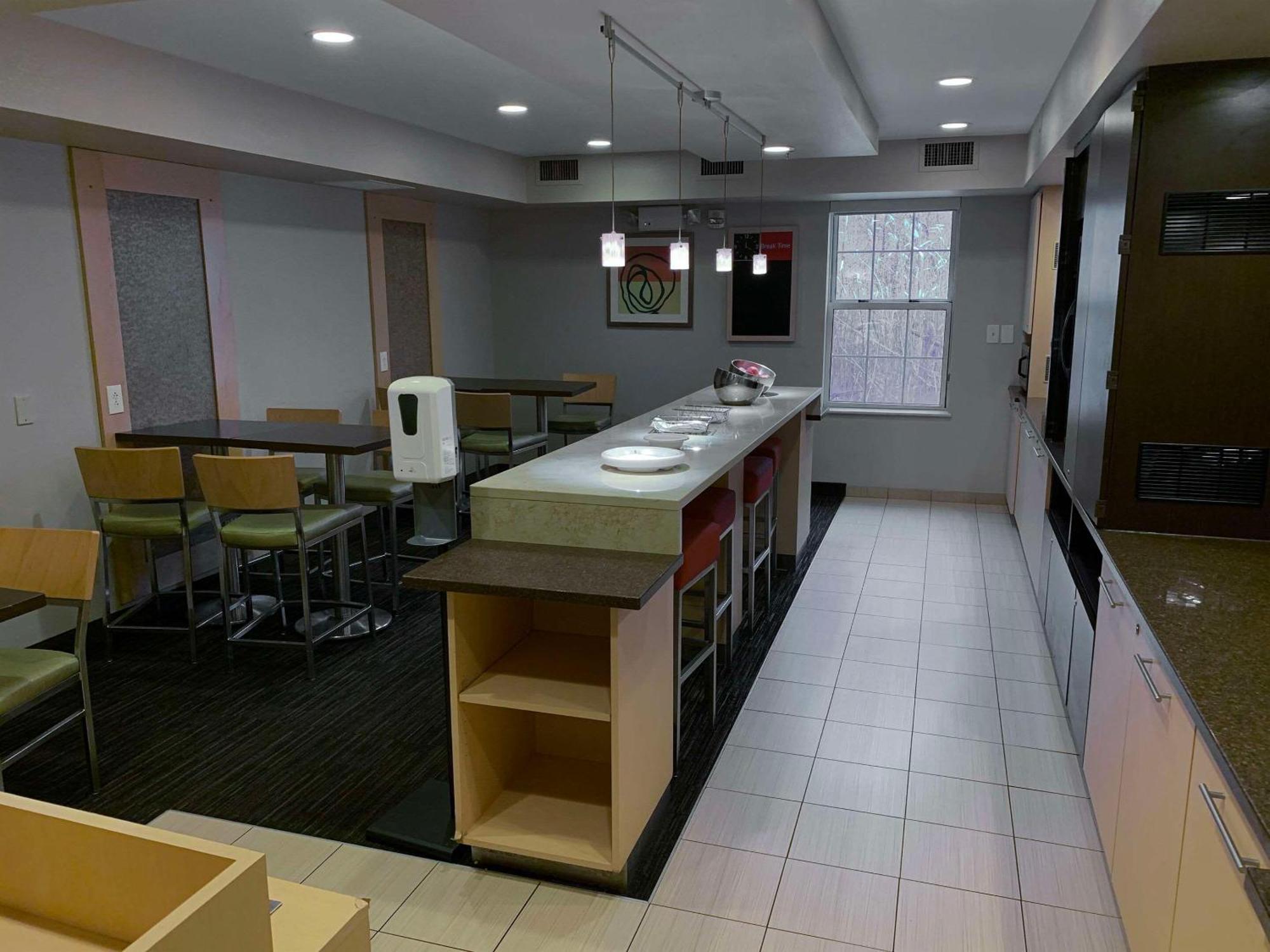 Mainstay Suites Middleburg Heights Cleveland Airport Buitenkant foto