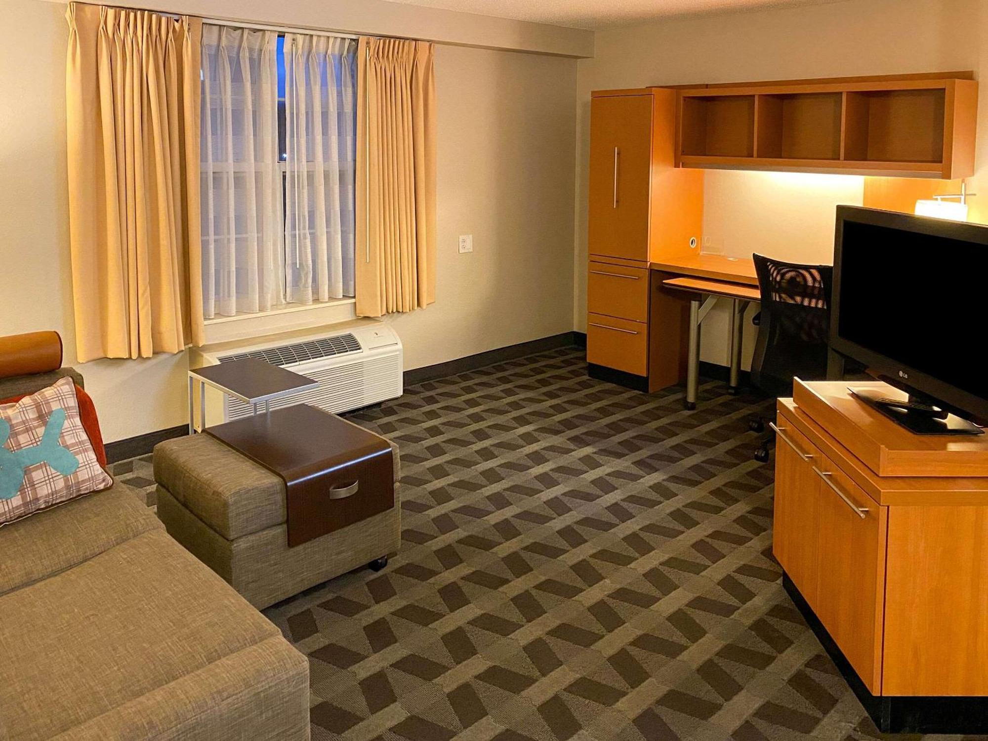 Mainstay Suites Middleburg Heights Cleveland Airport Buitenkant foto