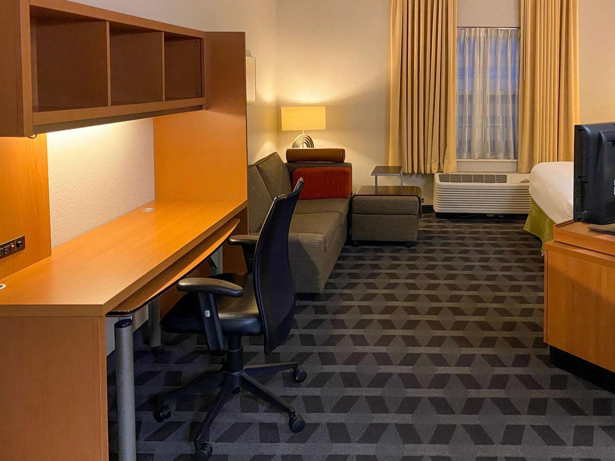 Mainstay Suites Middleburg Heights Cleveland Airport Buitenkant foto