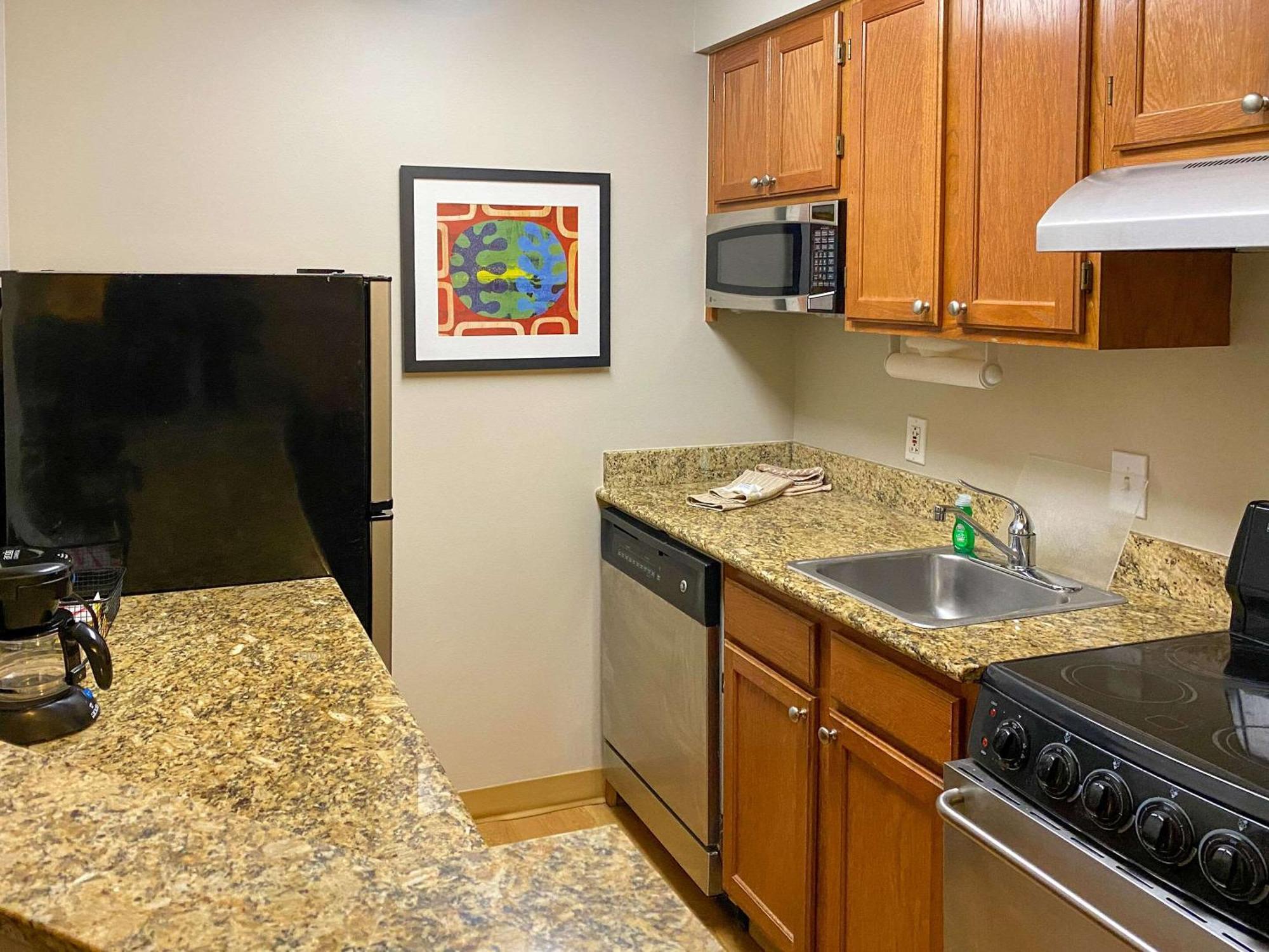 Mainstay Suites Middleburg Heights Cleveland Airport Buitenkant foto
