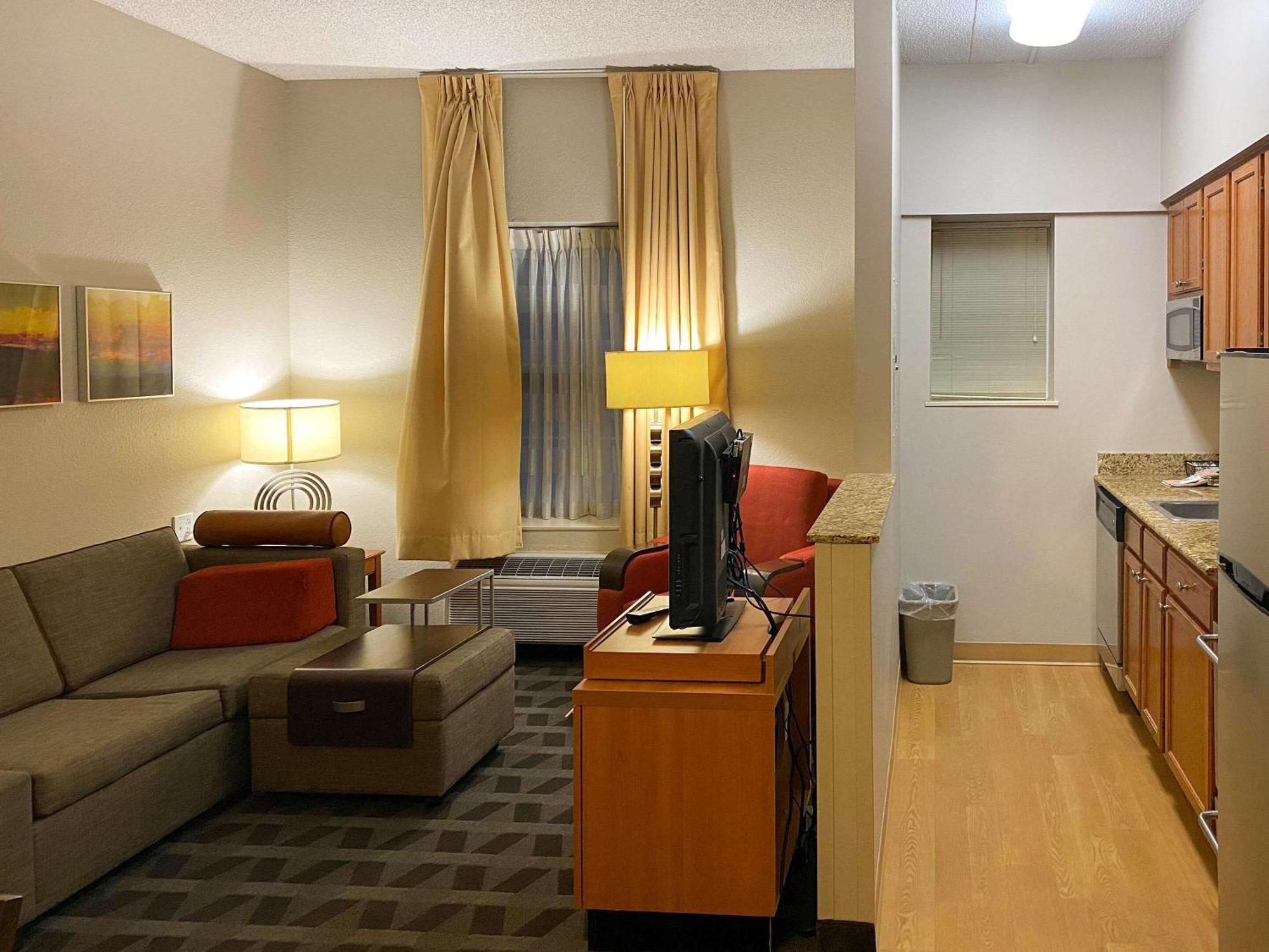 Mainstay Suites Middleburg Heights Cleveland Airport Buitenkant foto