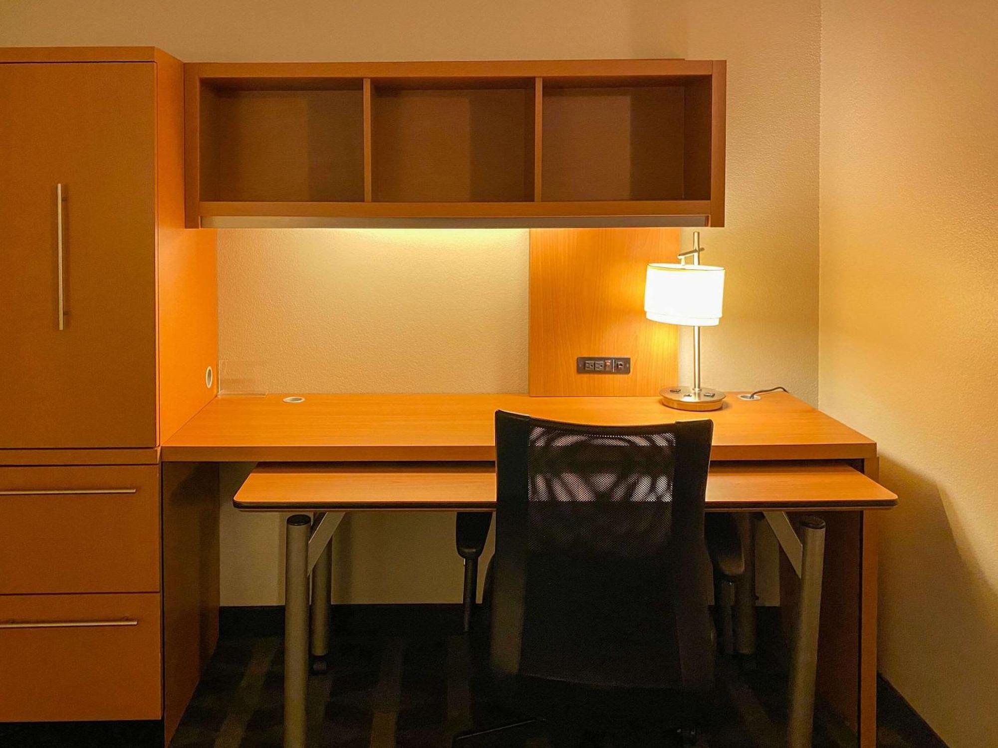 Mainstay Suites Middleburg Heights Cleveland Airport Buitenkant foto