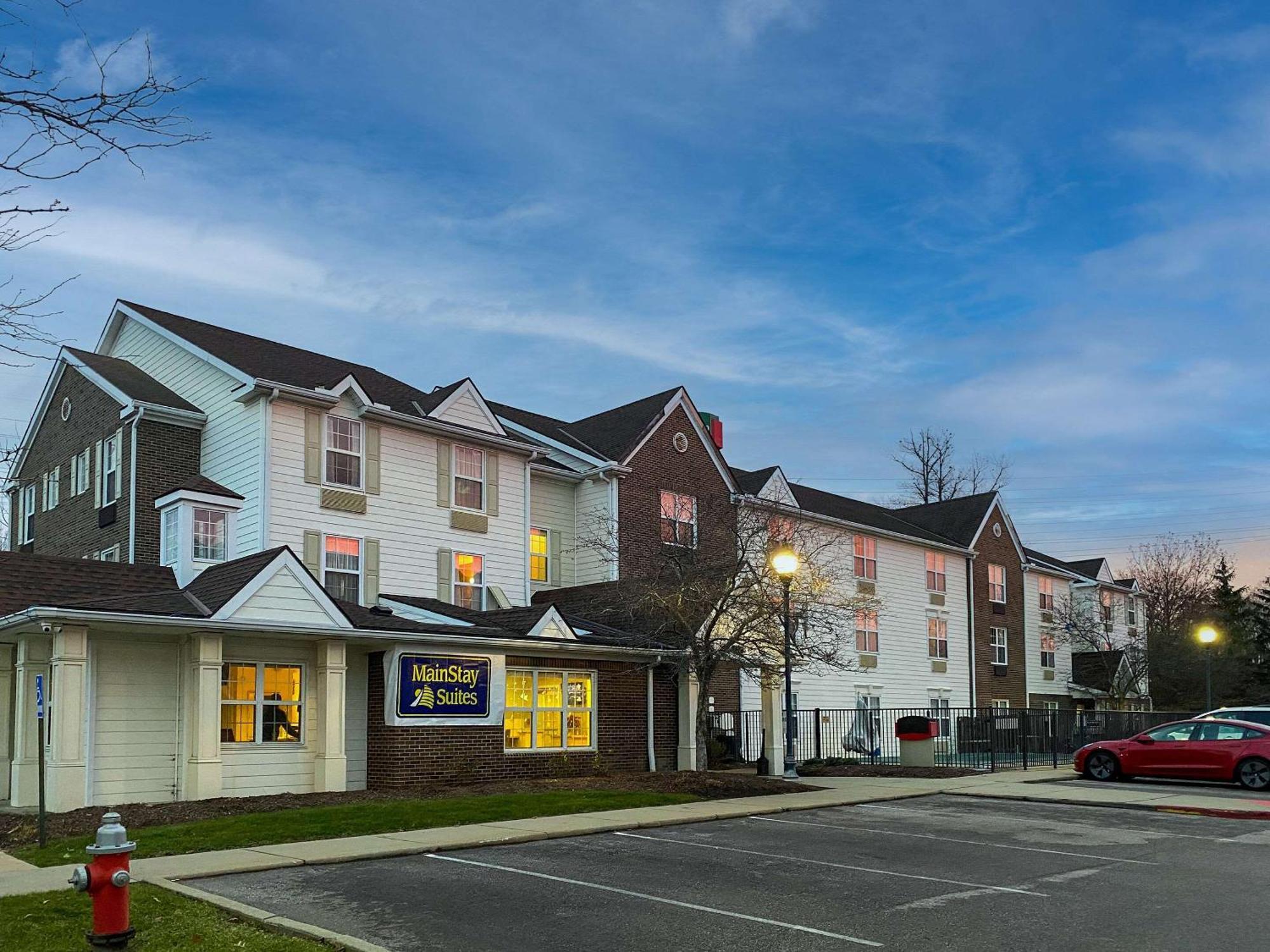 Mainstay Suites Middleburg Heights Cleveland Airport Buitenkant foto
