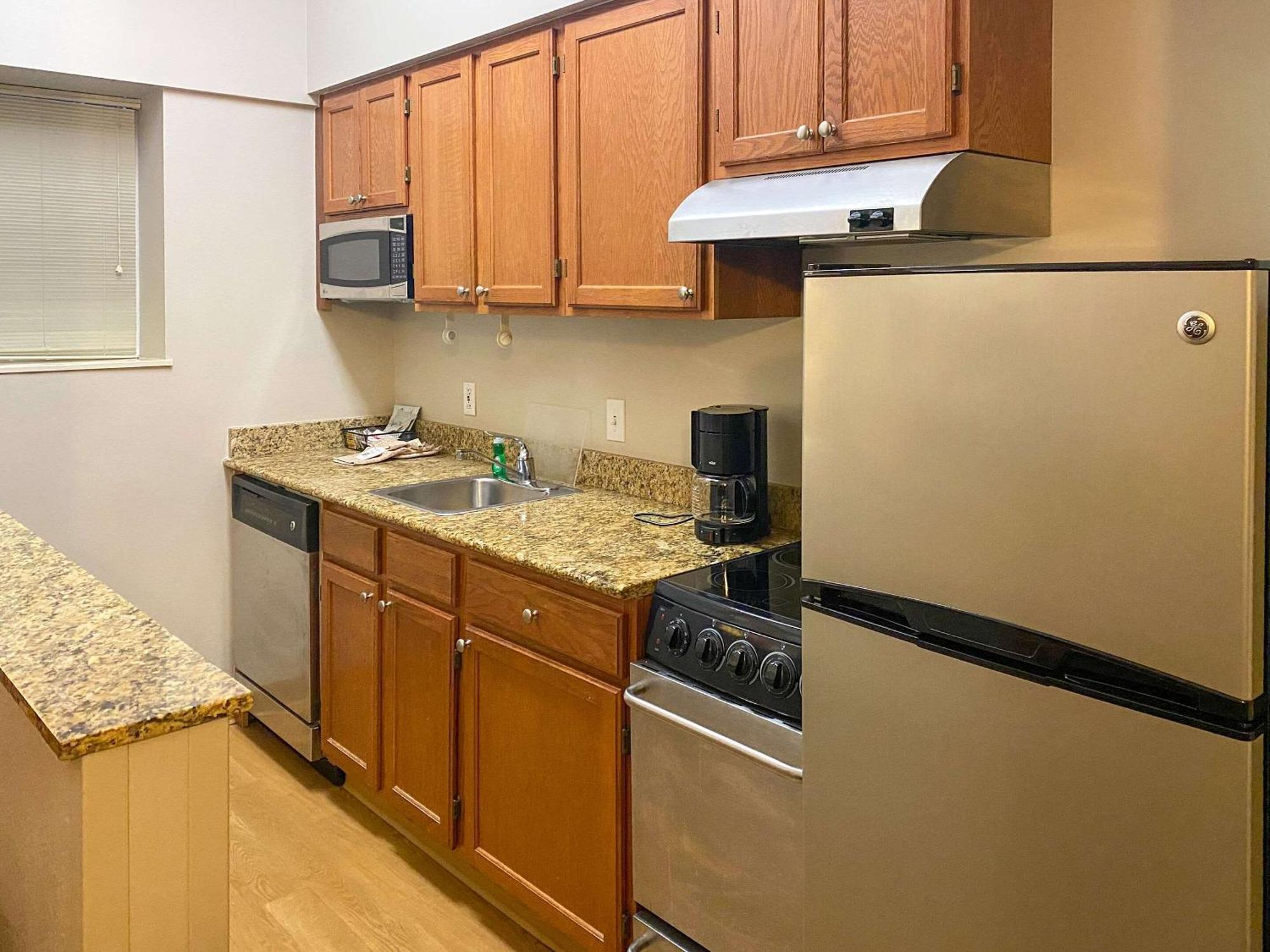 Mainstay Suites Middleburg Heights Cleveland Airport Buitenkant foto