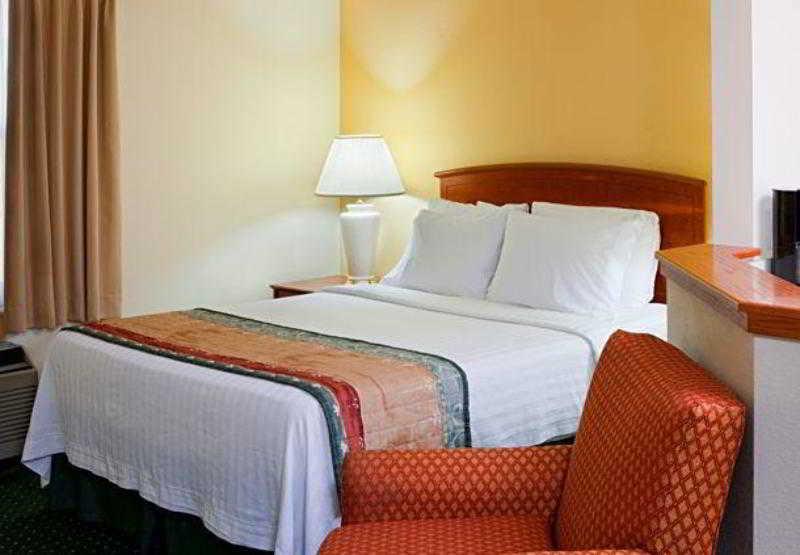 Mainstay Suites Middleburg Heights Cleveland Airport Buitenkant foto