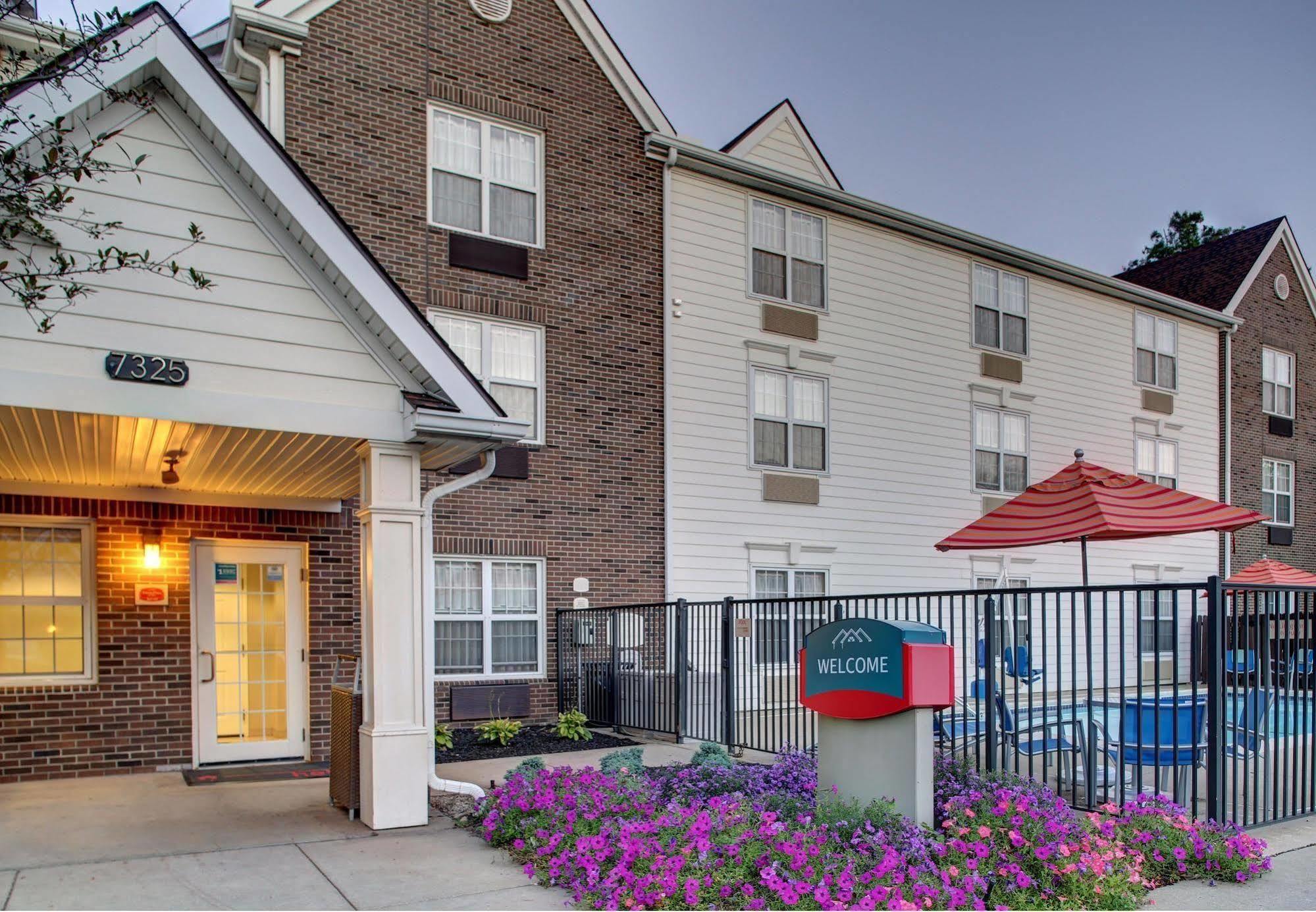 Mainstay Suites Middleburg Heights Cleveland Airport Buitenkant foto