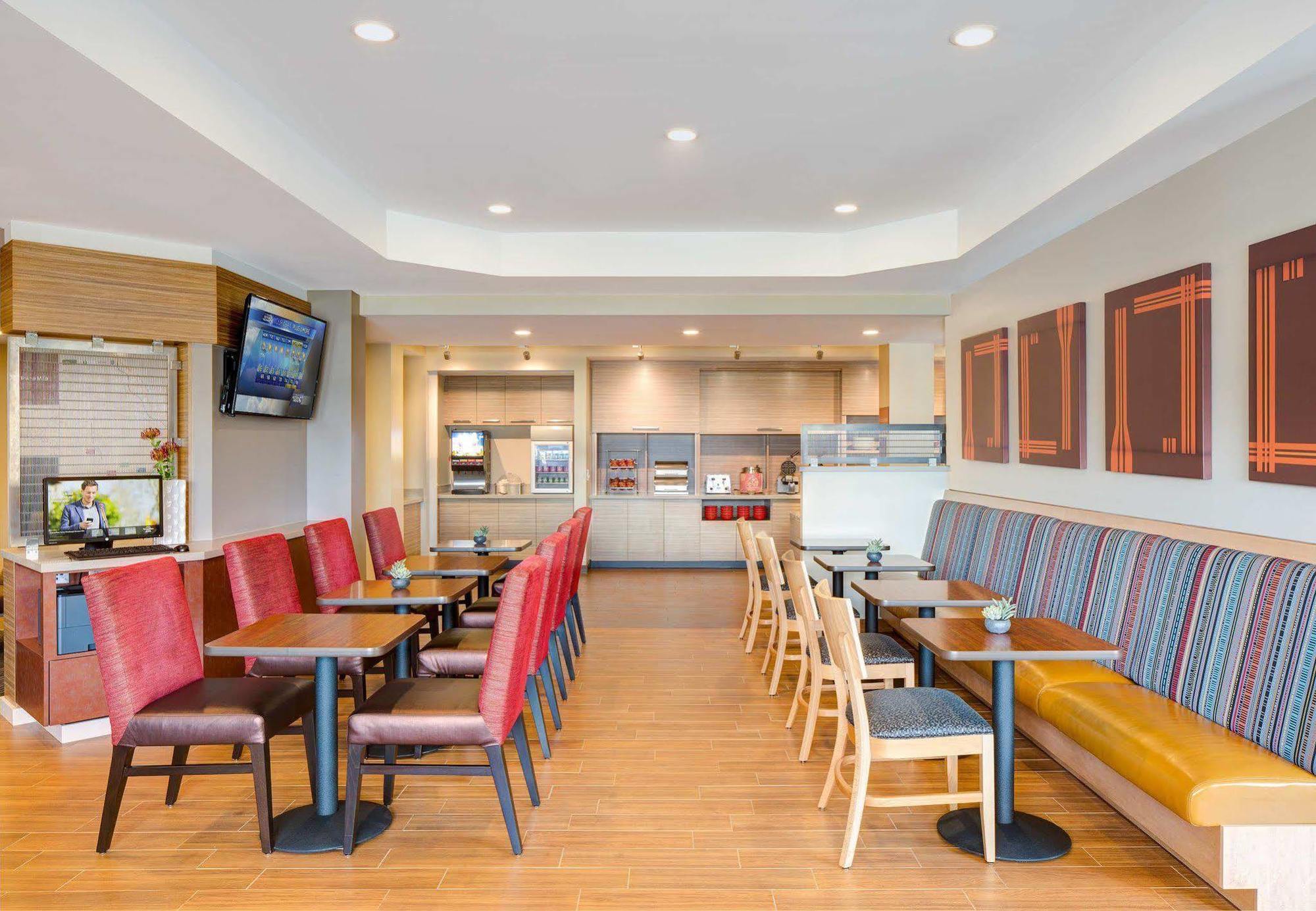 Mainstay Suites Middleburg Heights Cleveland Airport Buitenkant foto