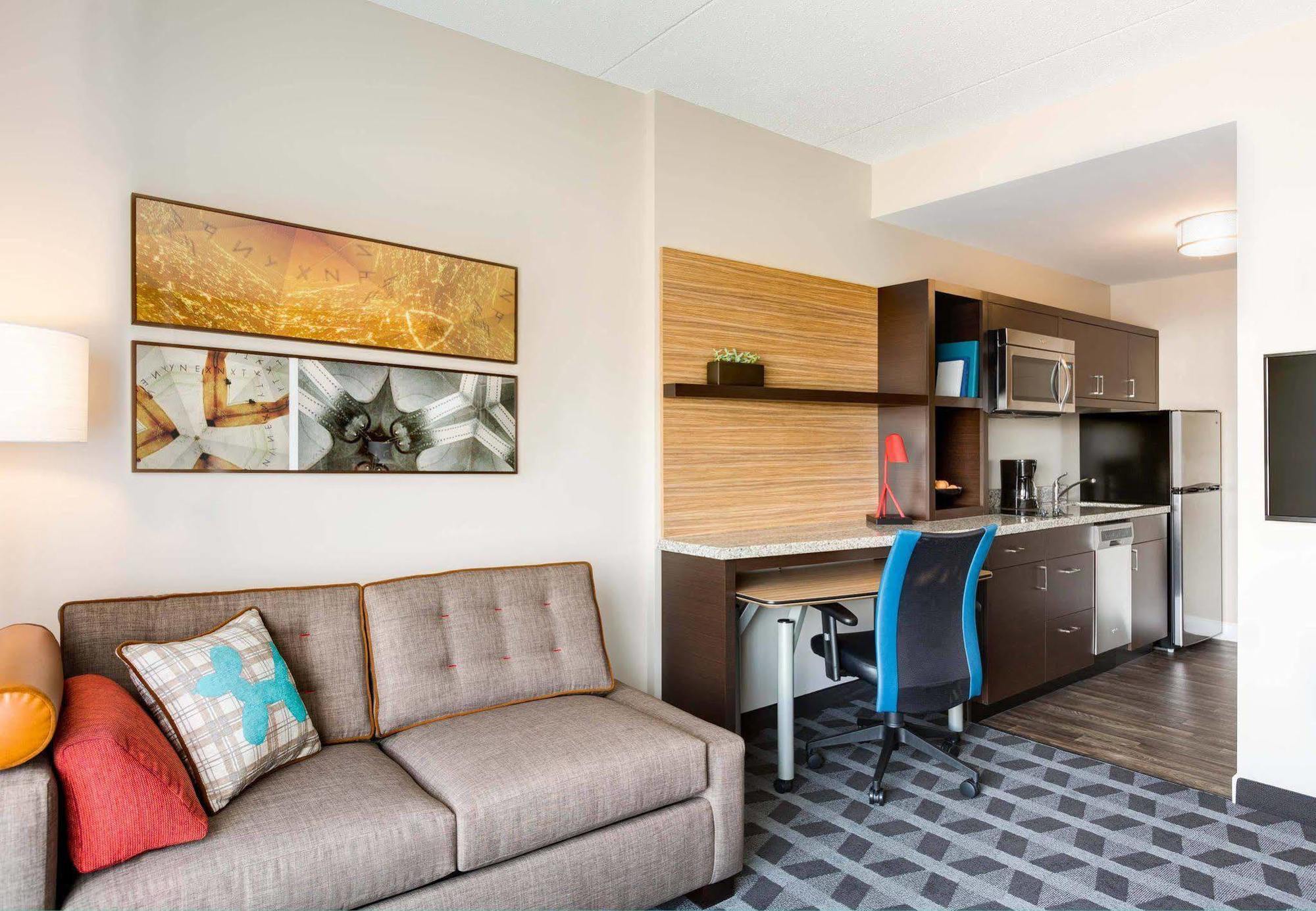 Mainstay Suites Middleburg Heights Cleveland Airport Buitenkant foto