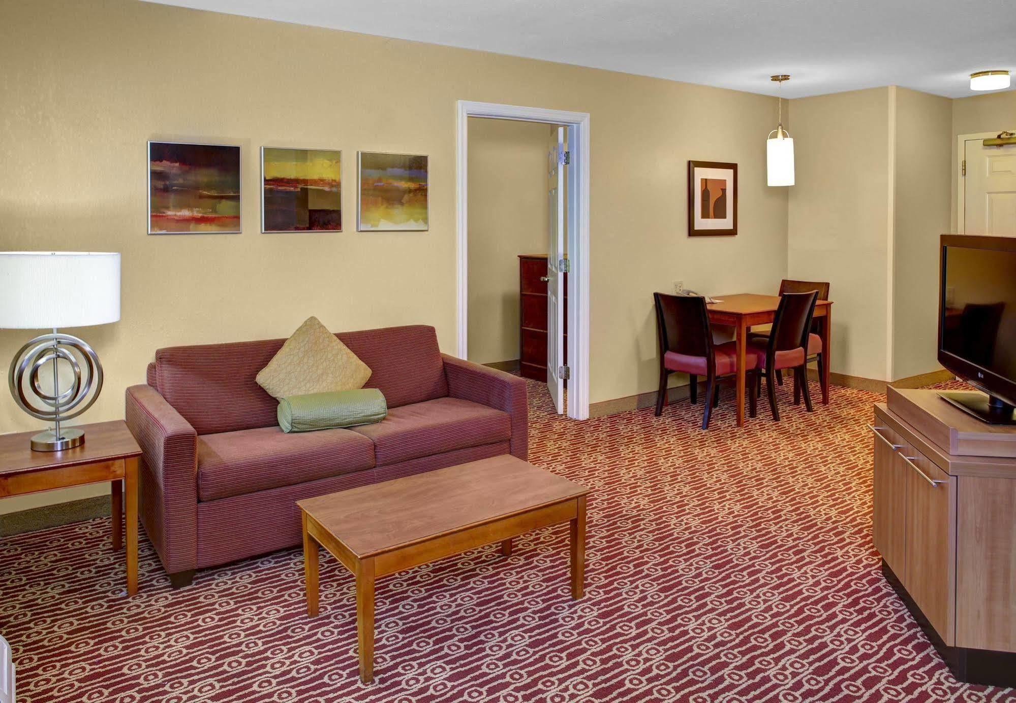 Mainstay Suites Middleburg Heights Cleveland Airport Buitenkant foto