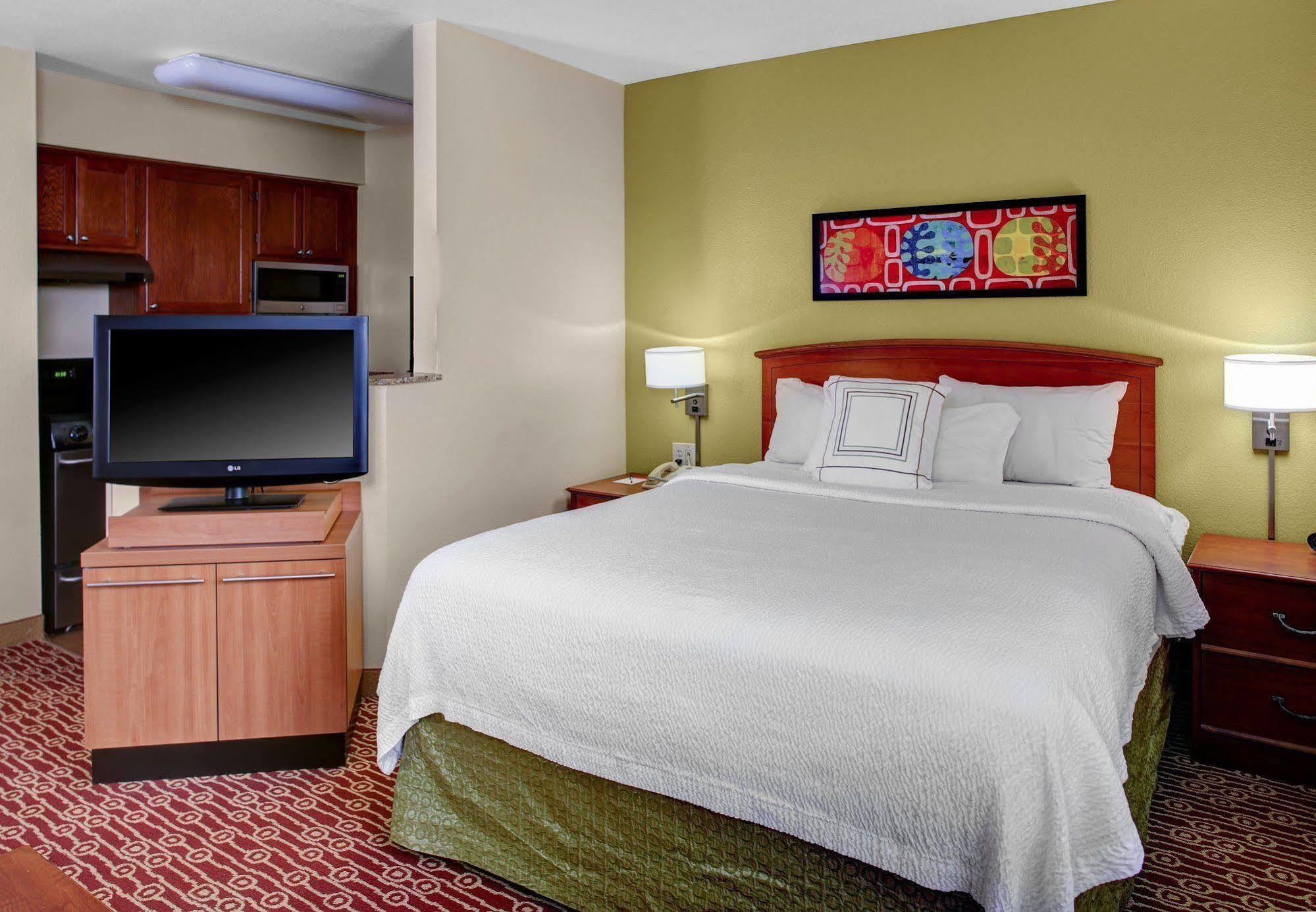 Mainstay Suites Middleburg Heights Cleveland Airport Buitenkant foto
