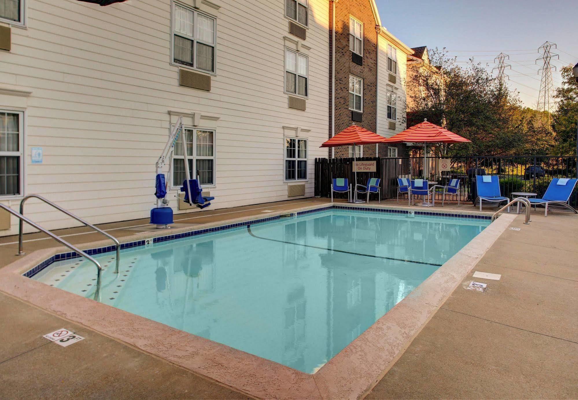 Mainstay Suites Middleburg Heights Cleveland Airport Buitenkant foto