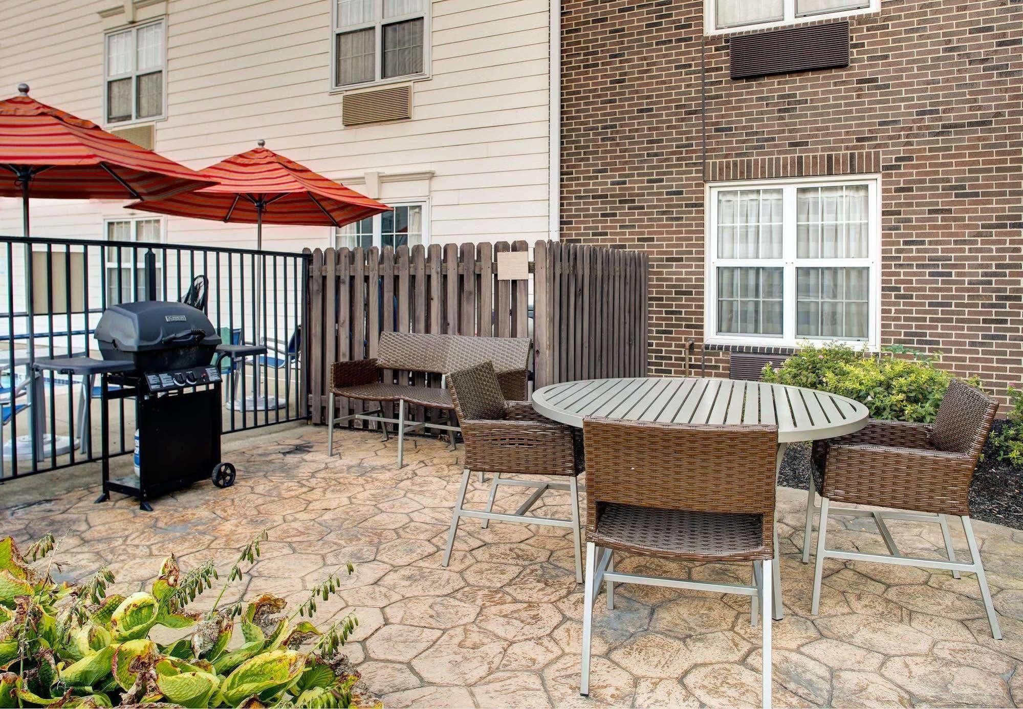 Mainstay Suites Middleburg Heights Cleveland Airport Buitenkant foto